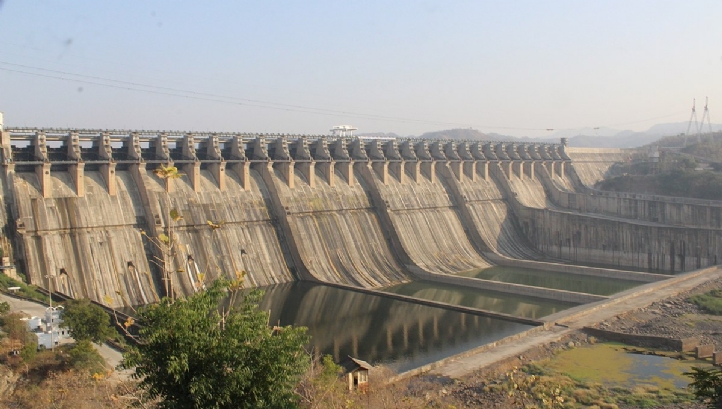 Sardar Samovar Dam is one of the world’s largest dams, at 163 metres high. Photo credit: Vijayakumarblathur